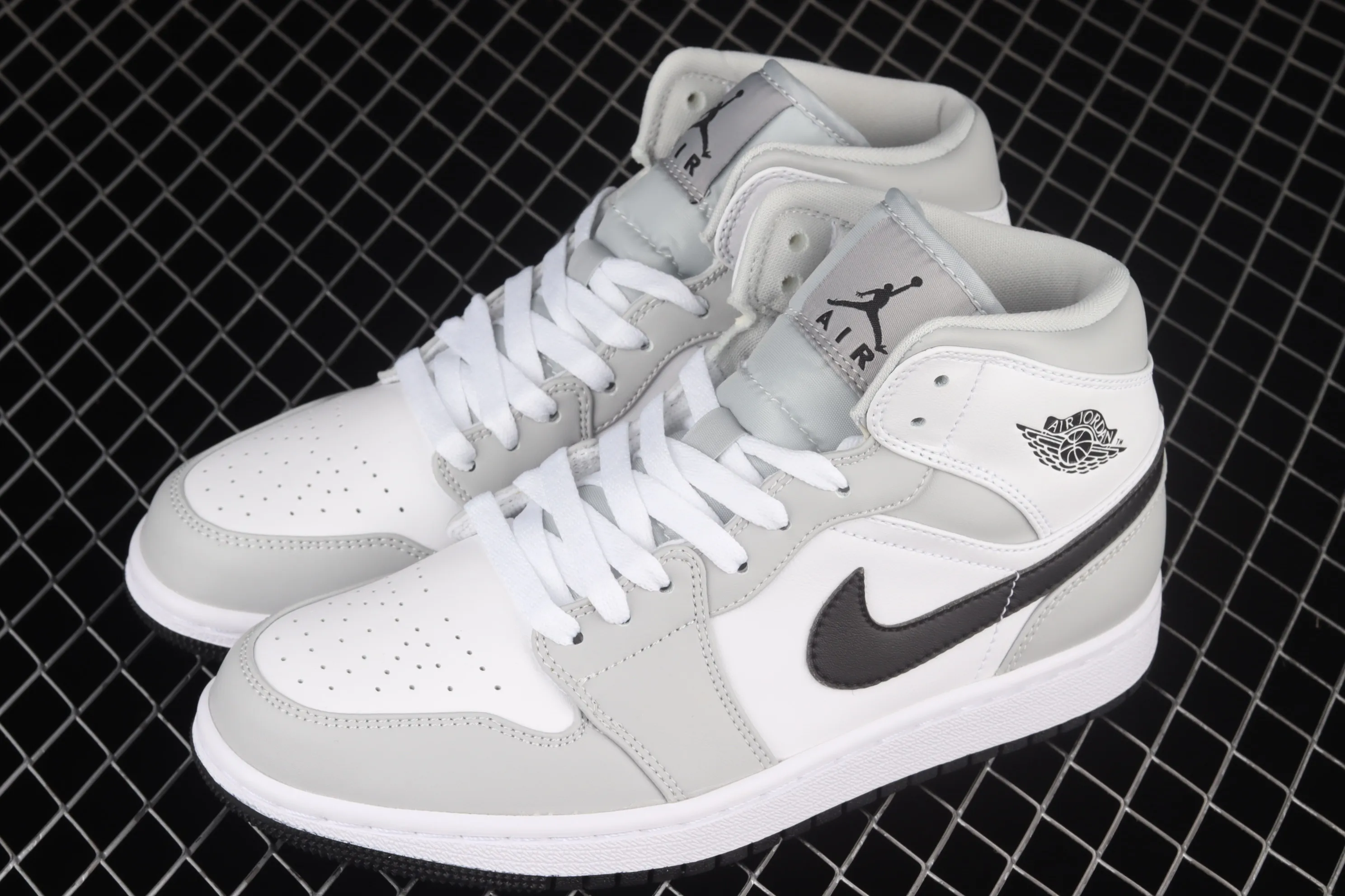 All Categories Air Jordan Jordan Series Basketball Shoes Air Jordan 1 Mid Air Jordan 1 Mid AJ1 Joe 1 New Ash Mid-top Cultural Basketball Shoes BQ6472-015